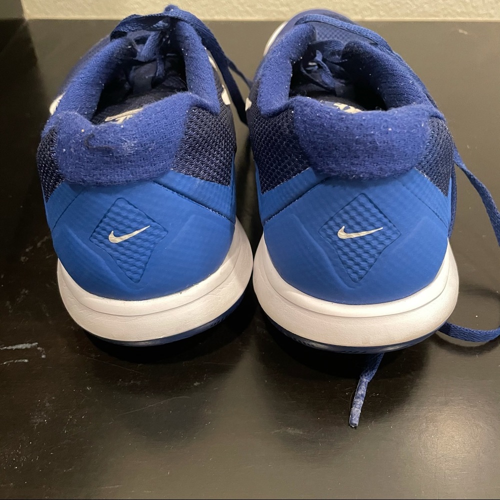 Nike blue athletic shoes - Picture 3 of 8